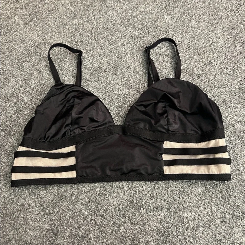 Victoria’s Secret Bralette Black/nude Soft Medium Woman’s Unpadded Wireless